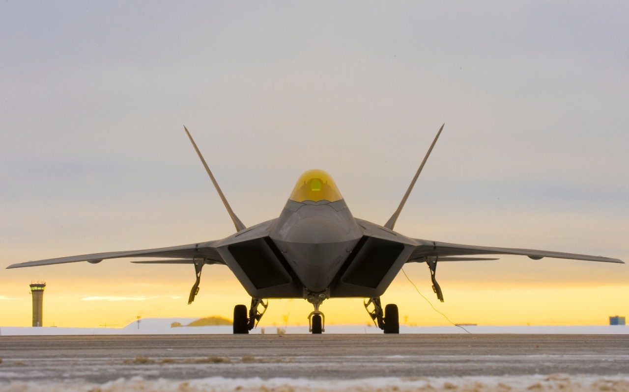 F-22 Raptor on flight line