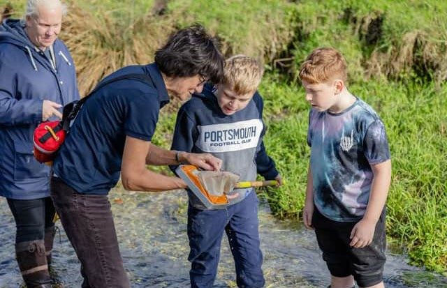 Hampshire primary school children experience coastal habitats on their doorstep